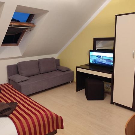 Apartman Liptov - Hotel Bešeňová Exteriör bild