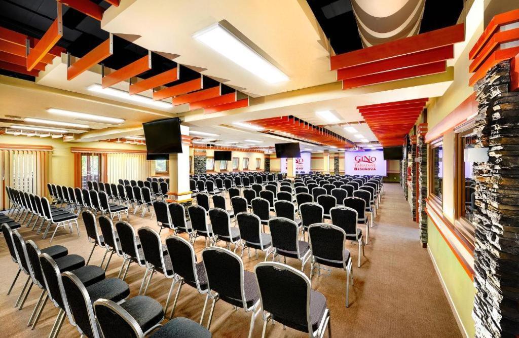 Apartman Liptov - Hotel Bešeňová Exteriör bild
